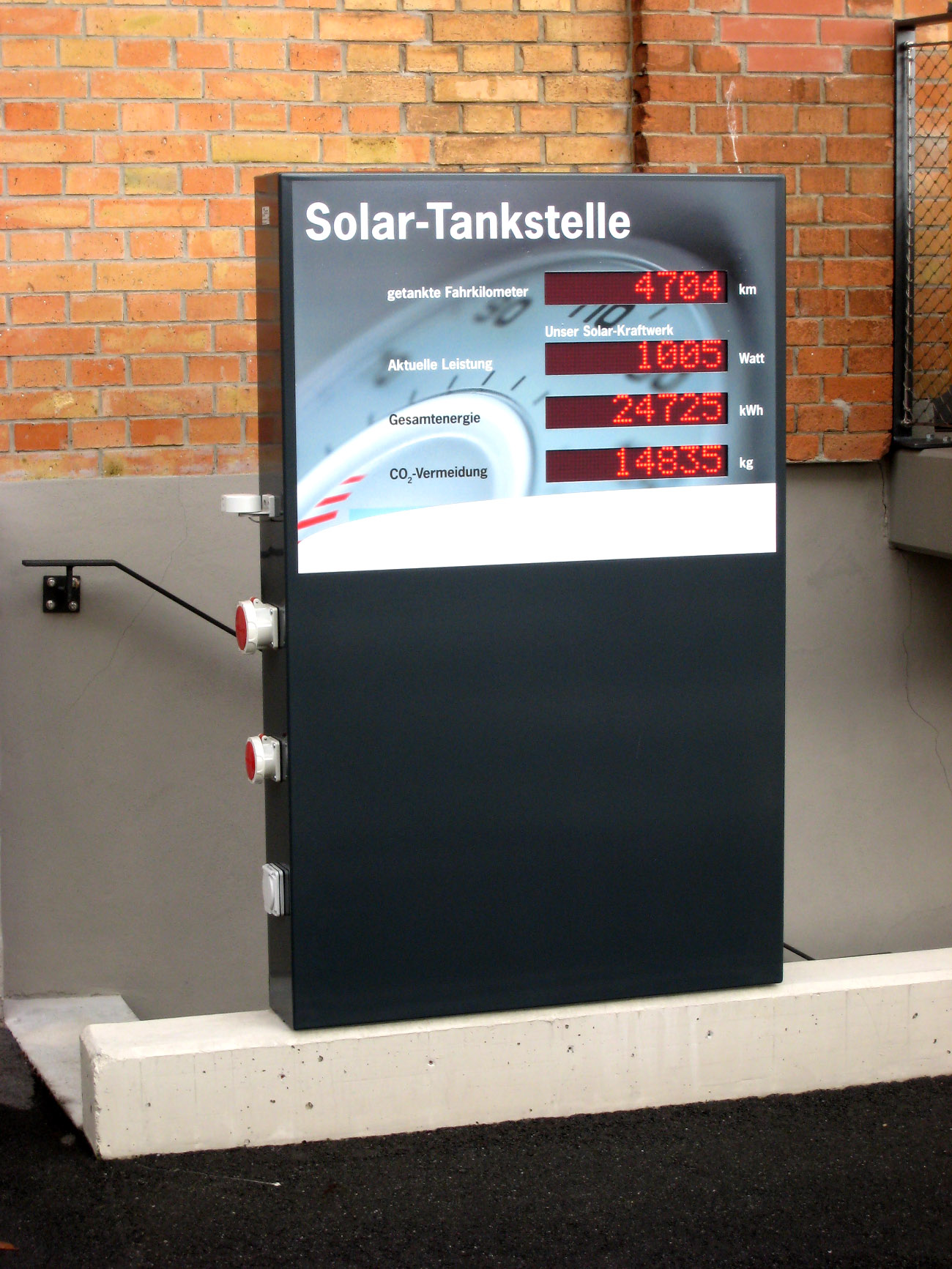 Affichage à DEL, station de remplissage solaire, hauteur des caractères 60 mm, stèle extérieure